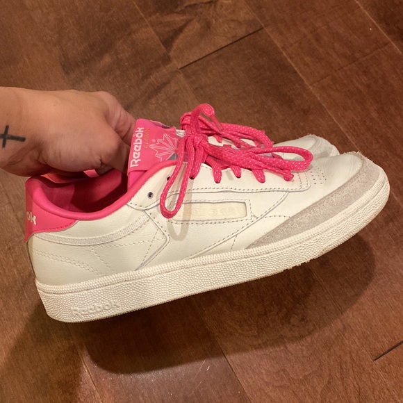 Reebok Classic! - Picture 2 of 11